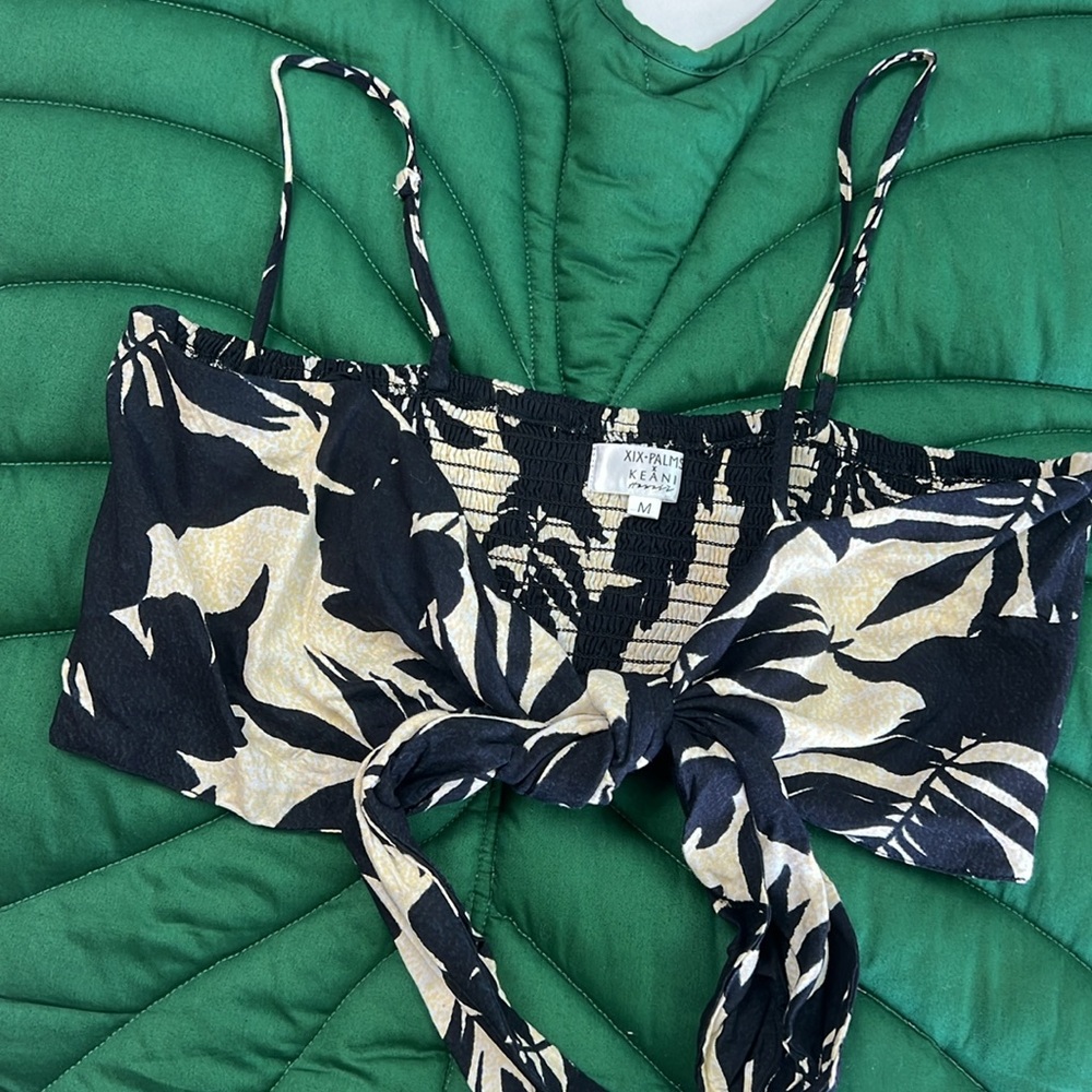 XIX Palms X Keani Hawaii collab blk/cream floral print tie front crop bralette. - Picture 3 of 4